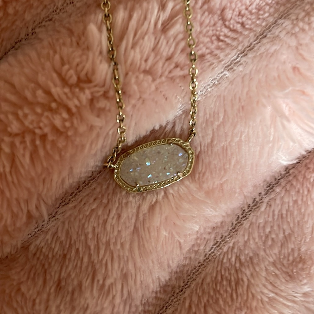 Kendra Scott necklace